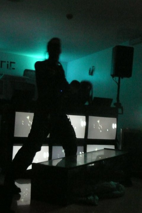 69729_476560963287_4522549_n1